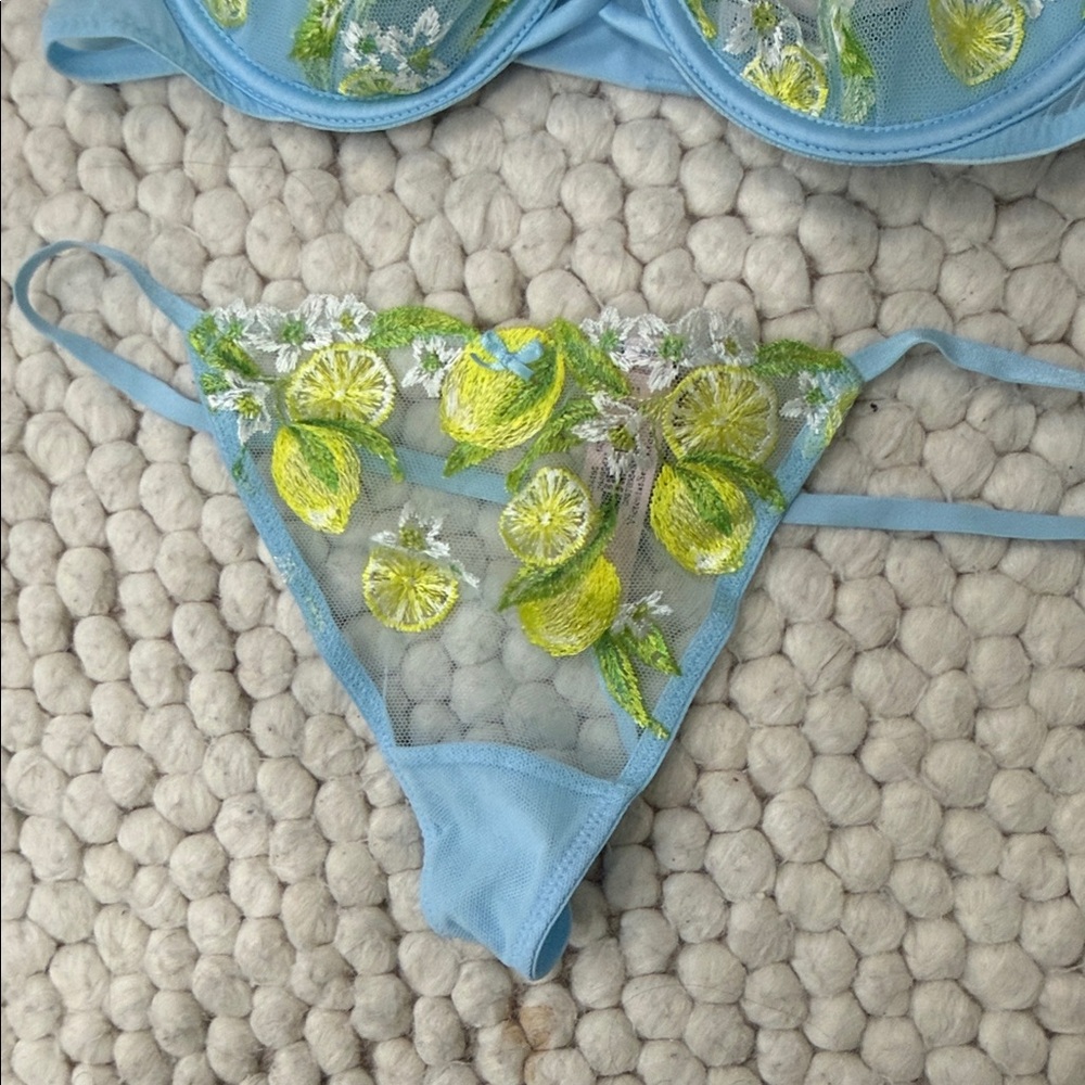 NWT Victoria’s Secret Light Blue Lingerie Set with Yellow & Green Lemons - Picture 3 of 9